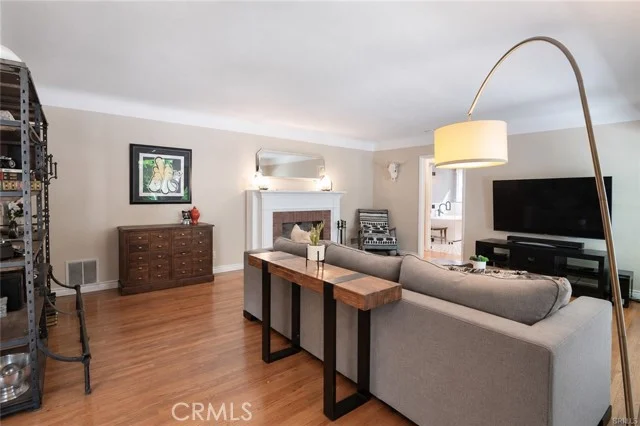 10703 Collins Street photo 4
