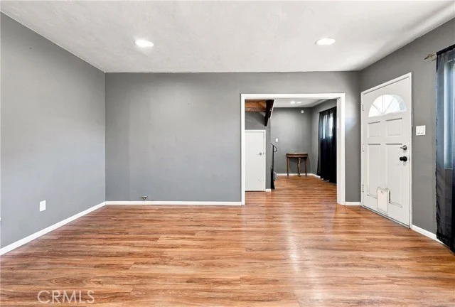 1437 W I photo 3