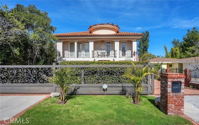 18423 Linnet, Tarzana