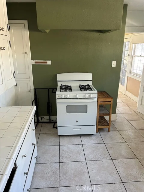1184 N Kenmore photo 4