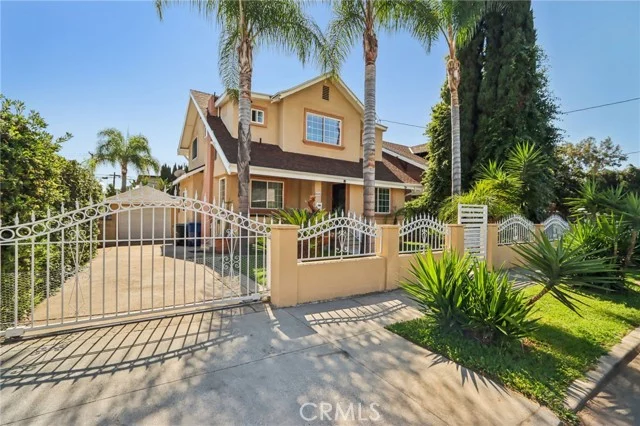 4520 Kingswell Avenue, Los Angeles