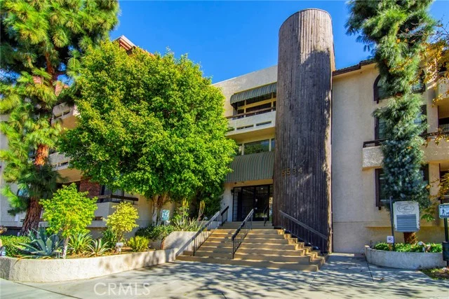 5534 Encino Avenue #202, Encino