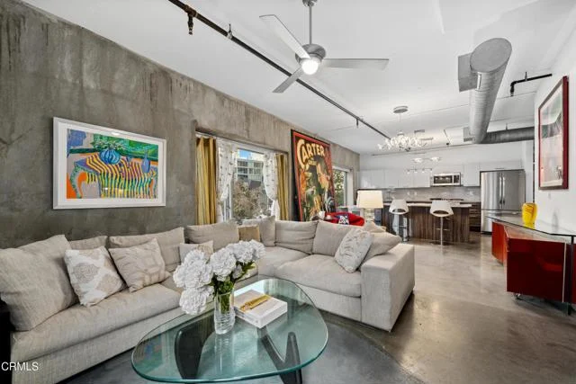 645 W 9th Street #200, Los Angeles