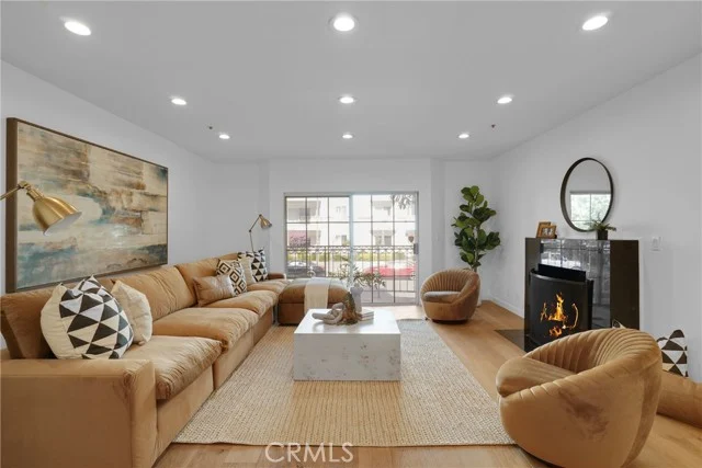 1871 Greenfield Avenue #102 photo 1