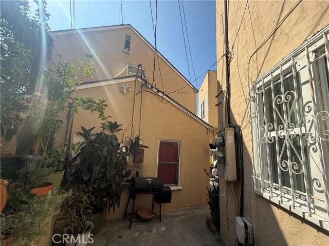 2116 S Palm Grove Avenue photo 4