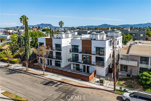 11810 Gilmore photo 1