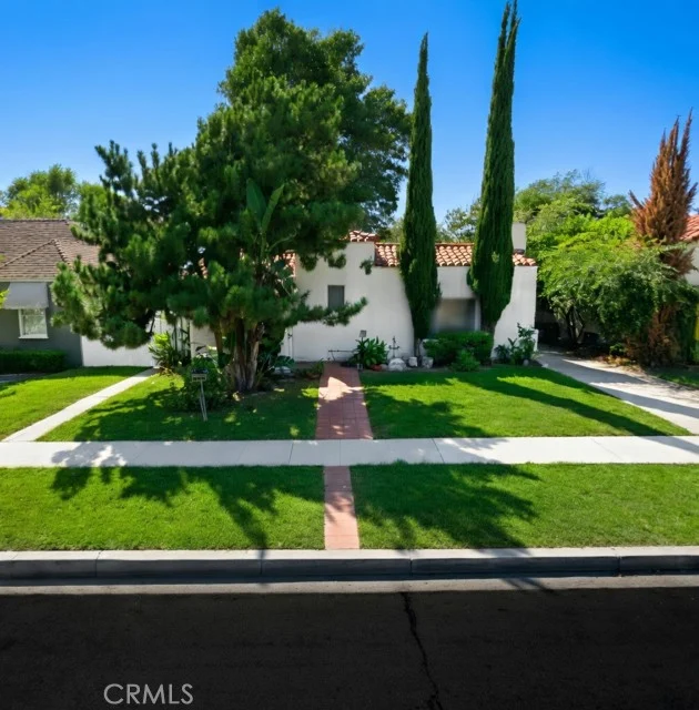 5851 Troost, North Hollywood