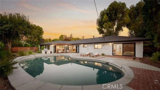 17601 McCormick Street, Encino