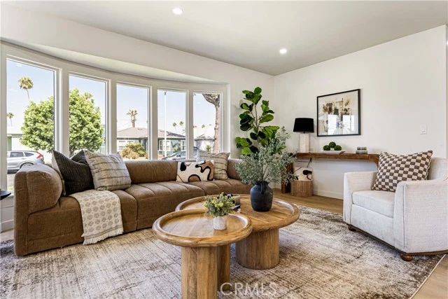 3880 Olmsted Avenue, Los Angeles