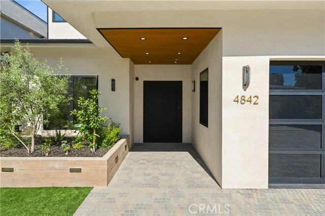 4842 Fulton Avenue photo 3