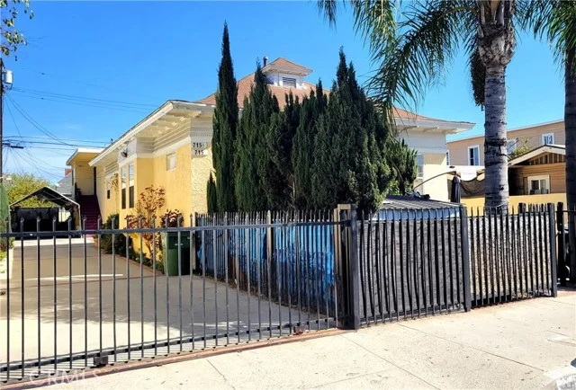 717 E 24th Street photo 1