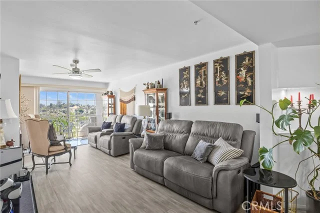 4755 Templeton St #2215, Los Angeles