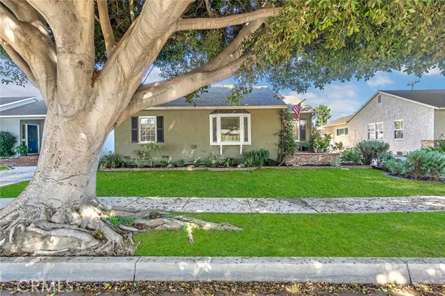 3502 Heather Road, Long Beach