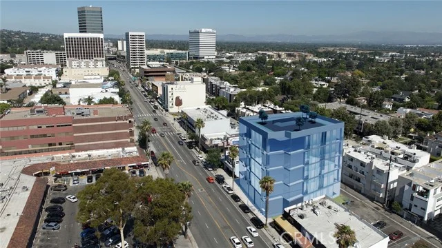 15027 Ventura Boulevard, Sherman Oaks