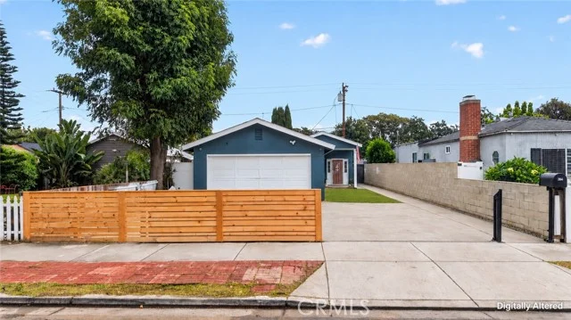 2166 Fashion Avenue, Long Beach