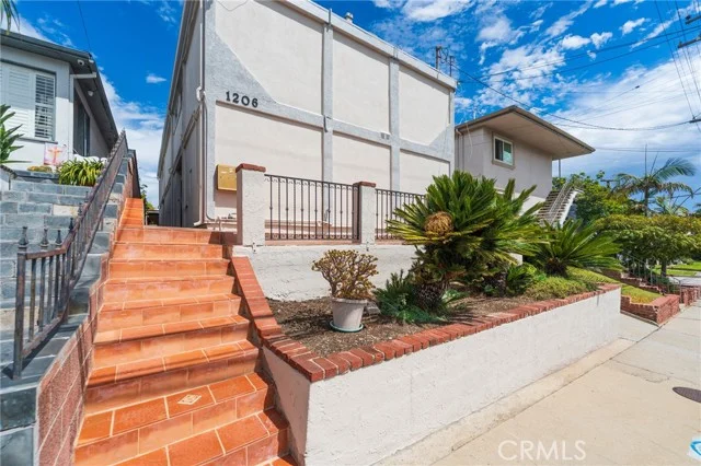 1206 W 25th Street photo 1