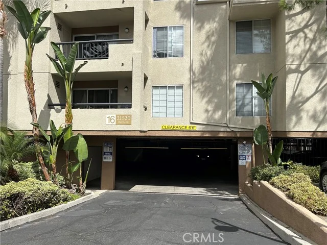 21520 Burbank #303, Woodland Hills
