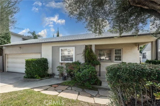 14734 Magnolia Boulevard photo 3