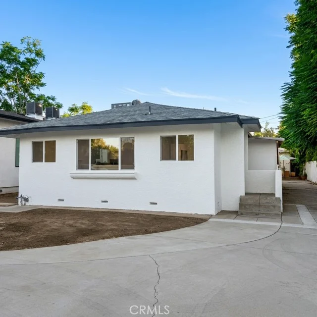 22522 Clarendon photo 1