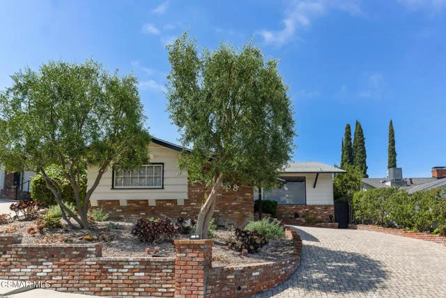 22438 Venido Road, Woodland Hills