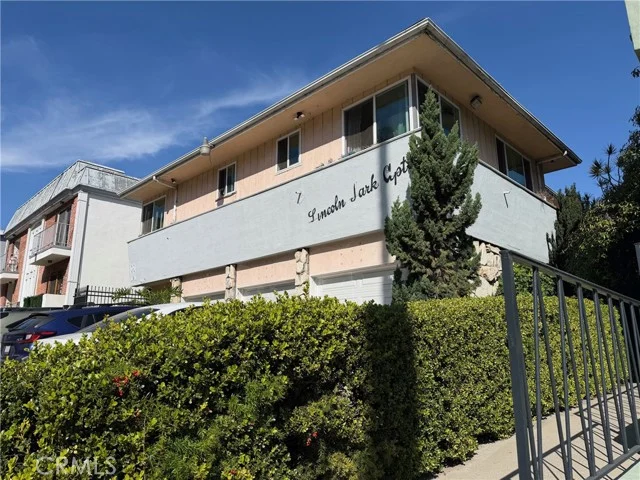 1129 Lincoln Boulevard, Santa Monica