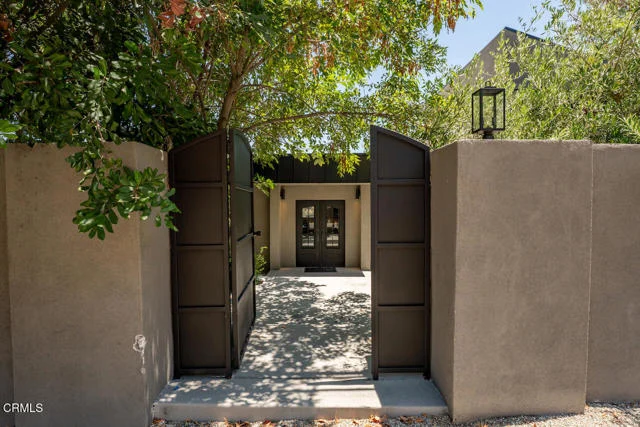 3250 Coldwater Canyon Avenue, Los Angeles