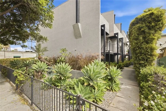 4018 Redwood Avenue #B, Los Angeles