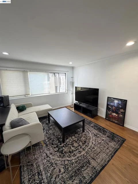 1015 N Kings Rd #309, West Hollywood