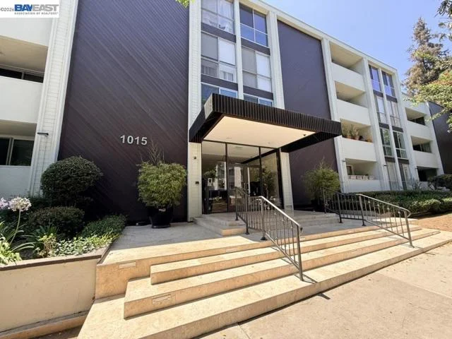 1015 N Kings Rd #309 photo 2