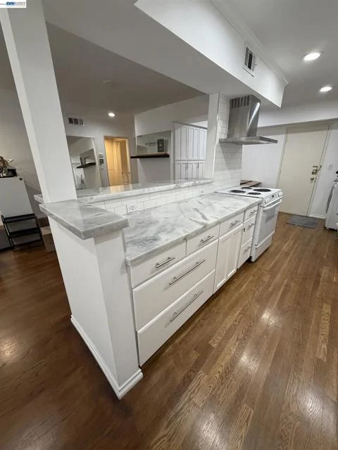 1015 N Kings Rd #309 photo 5