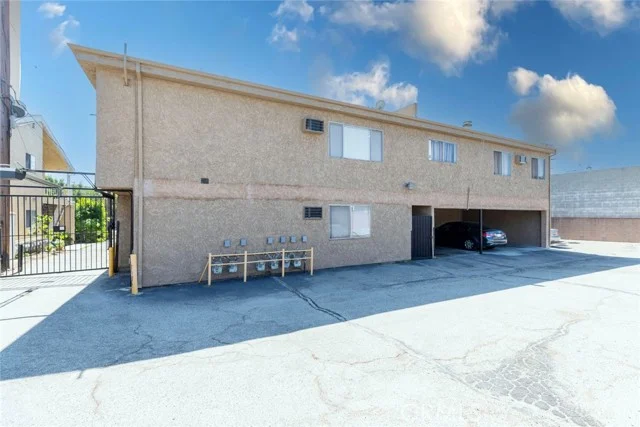 11341 Victory Boulevard, North Hollywood
