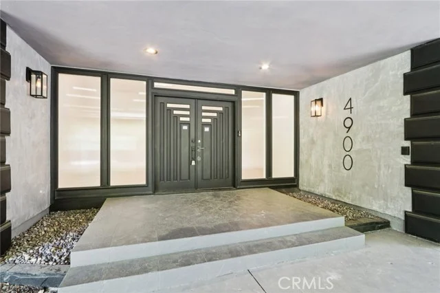 4900 Queen Victoria, Woodland Hills
