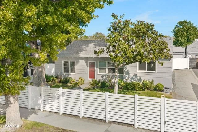 6348 Beeman Avenue photo 2