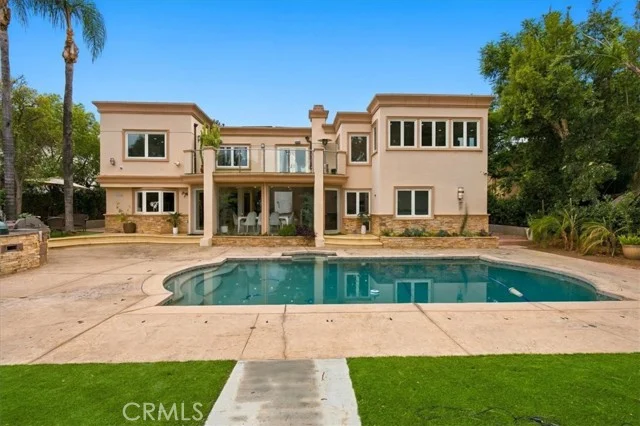 5320 Louise Avenue, Encino