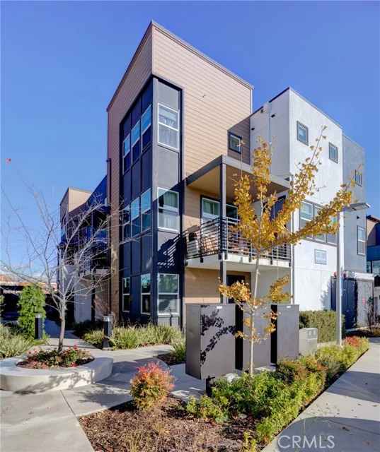 14333 Van Ness Avenue photo 1