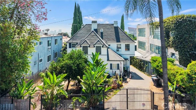 8620 Holloway Drive, West Hollywood