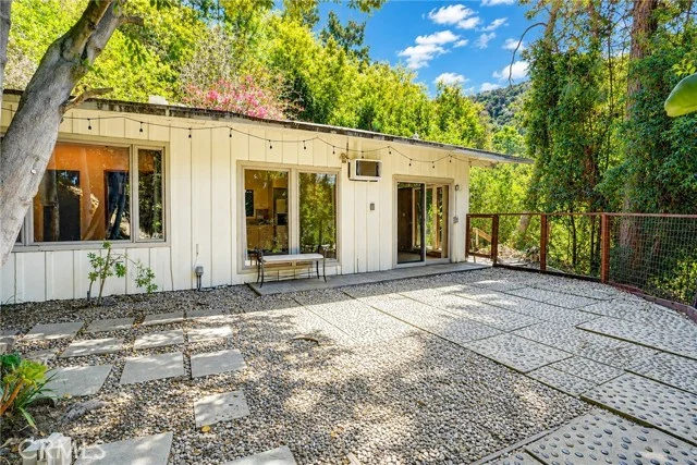 9837 Easton, Beverly Hills