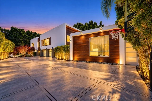 4757 White Oak Avenue, Encino