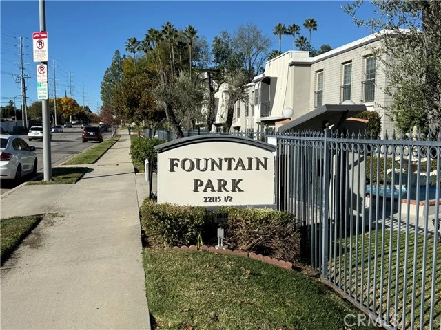 22049 Oxnard, Woodland Hills