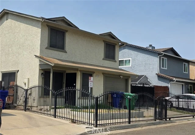 1428 Vine Circle photo 1