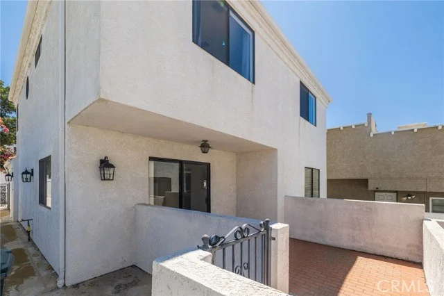 222 N Juanita Avenue #B photo 2