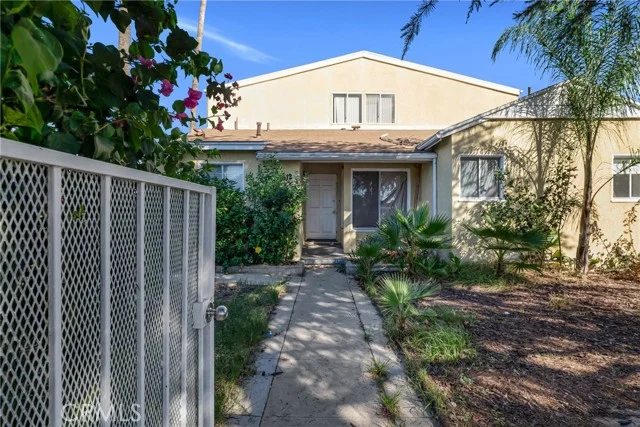 6512 Balboa Boulevard photo 2