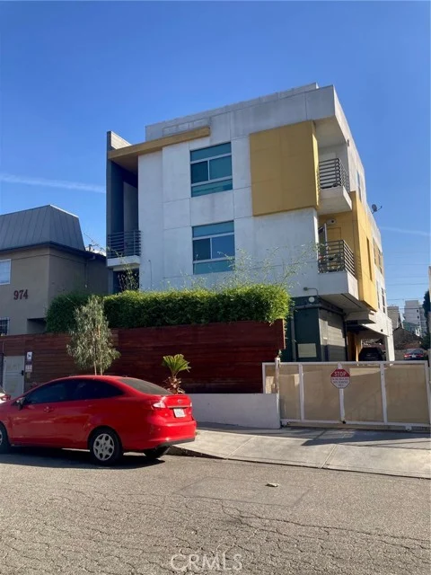 978 S Mariposa, Los Angeles