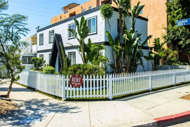 2403 Louella Avenue photo 1