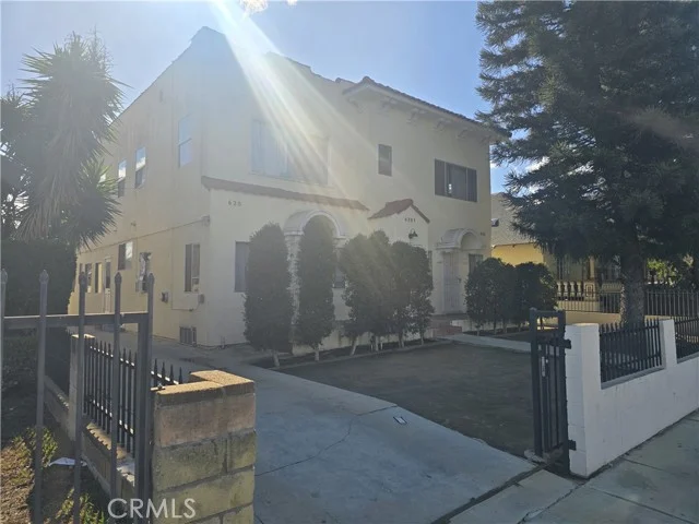 620 W 41st photo 1