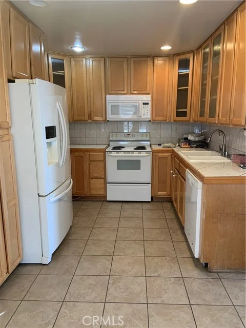1187 E 3rd photo 3
