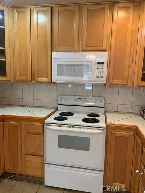 1187 E 3rd photo 4