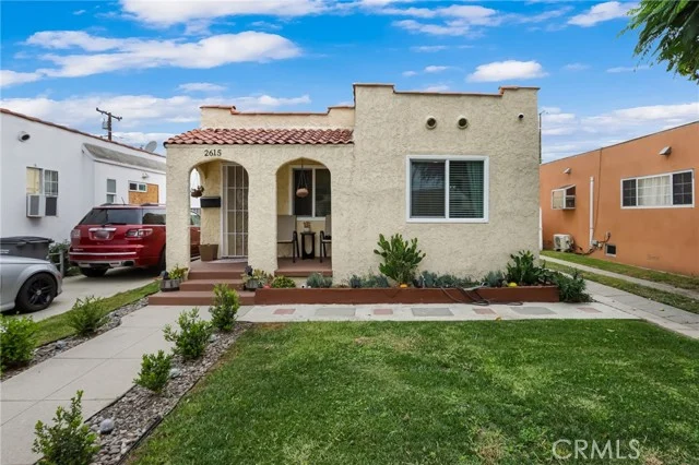 2615 E Washington Street photo 2