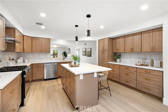 22323 Miranda Street, Woodland Hills