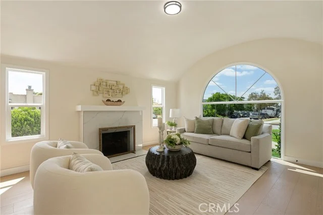 3501 W 59th, Los Angeles